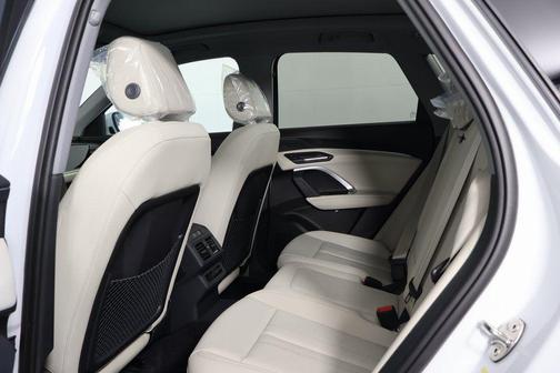 Glacier White Metallic 2026 Audi Q5 Premium TFSI quattro S tronic