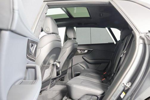 Daytona Gray Pearl Effect 2026 Audi Q8 55 Prestige