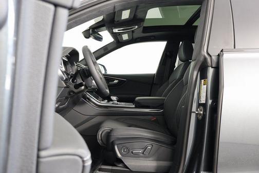 Daytona Gray Pearl Effect 2026 Audi Q8 55 Prestige