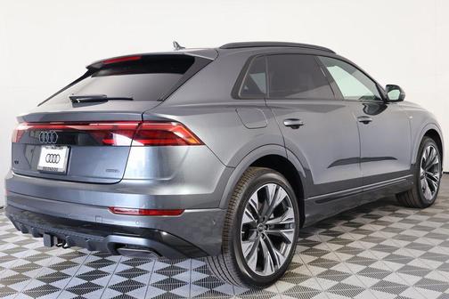 Daytona Gray Pearl Effect 2026 Audi Q8 55 Prestige