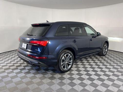 2025 Audi Q7 45 Premium Plus