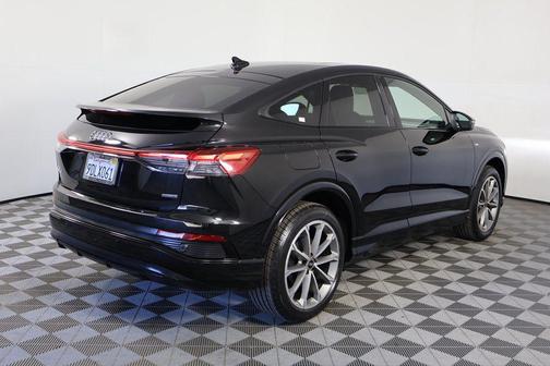 2022 Audi e-tron Premium Plus