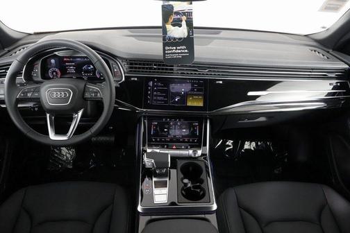 Daytona Gray Pearl Effect 2026 Audi Q8 55 Premium Plus