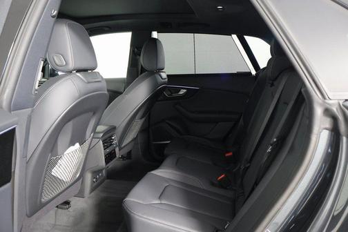 Daytona Gray Pearl Effect 2026 Audi Q8 55 Premium Plus