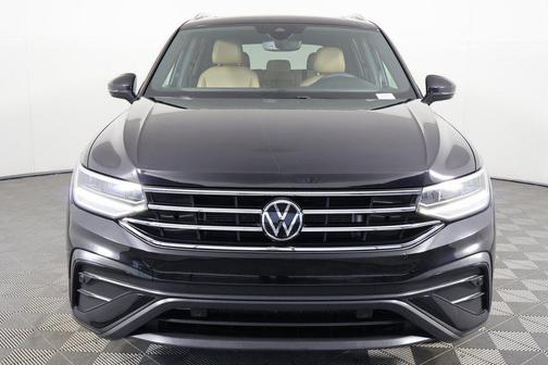 Deep Black 2022 Volkswagen Tiguan 2.0T SE