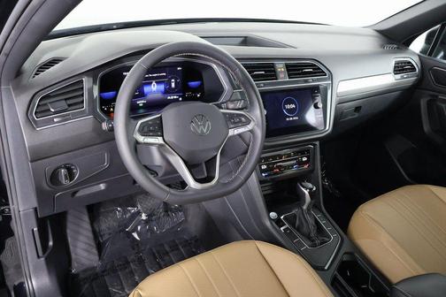 Deep Black 2022 Volkswagen Tiguan 2.0T SE