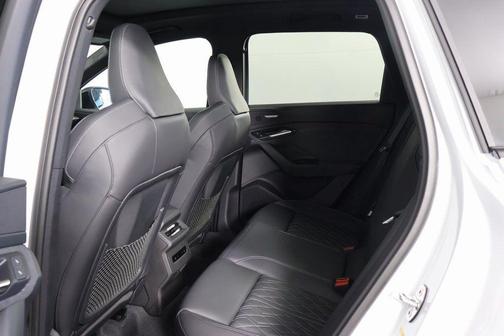 Glacier White Metallic 2025 Audi SQ6 e-tron Premium Plus quattro