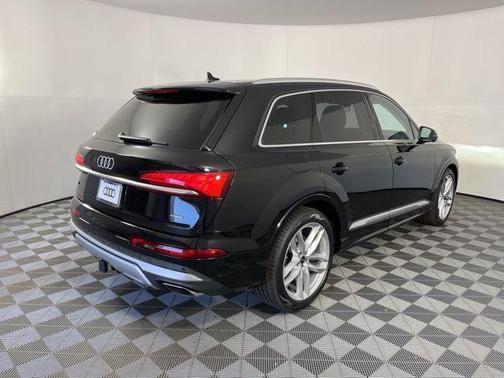 2025 Audi Q7 55 Premium Plus