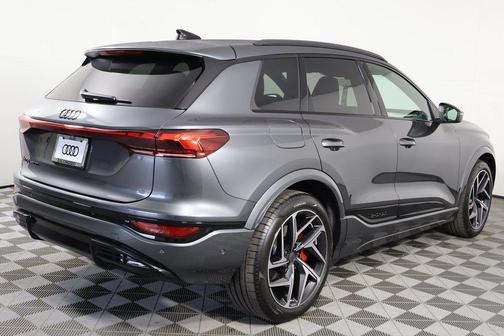 Daytona Gray Pearl Effect 2027 Audi SQ6 e-tron Premium Plus