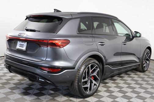 Daytona Gray Pearl Effect 2027 Audi SQ6 e-tron Premium Plus