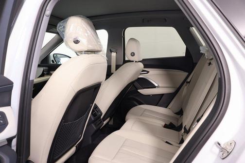 Glacier White Metallic 2026 Audi Q5 Premium TFSI quattro S tronic