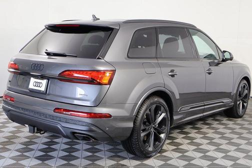 Samurai Gray Metallic 2026 Audi Q7 55 Premium Plus