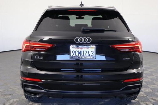 Mythos Black Metallic 2022 Audi Q3 45 S line Premium