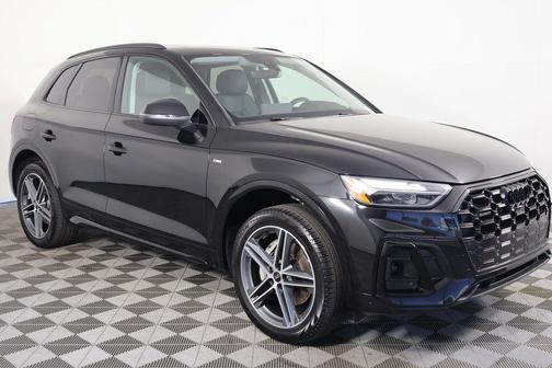Mythos Black Metallic 2023 Audi Q5 55 S line Premium Plus