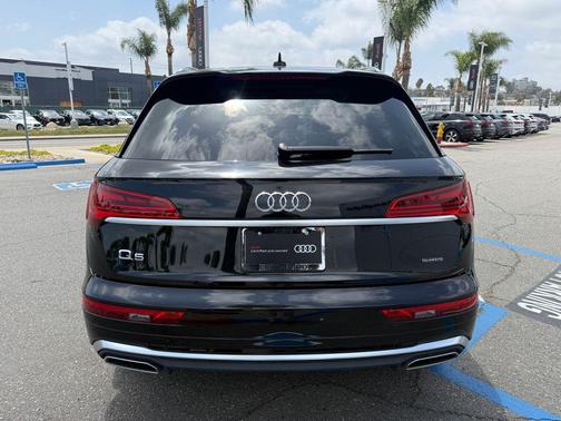 Mythos Black Metallic 2022 Audi Q5 45 S line Premium Plus