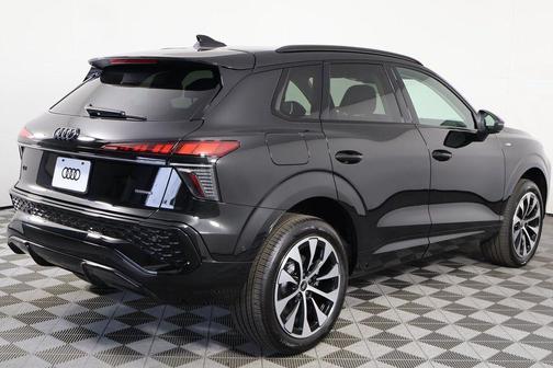 Mythos Black Metallic 2026 Audi Q3 TFSI quattro S tronic