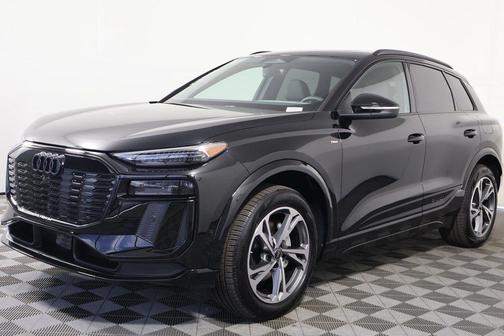 Mythos Black Metallic 2027 Audi Q6 e-tron Premium Plus