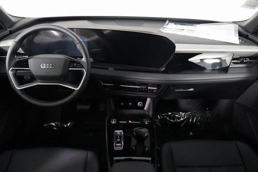 Mythos Black Metallic 2027 Audi Q6 e-tron Premium Plus