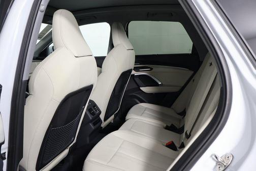 Glacier White Metallic 2026 Audi Q5 Premium Plus TFSI quattro S tronic
