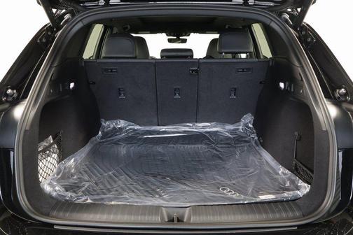 Mythos Black Metallic 2025 Audi SQ6 e-tron Premium Plus quattro