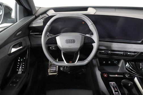 Mythos Black Metallic 2025 Audi SQ6 e-tron Premium Plus quattro