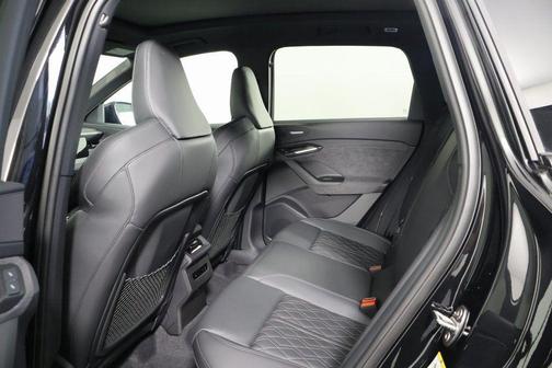 Mythos Black Metallic 2025 Audi SQ6 e-tron Premium Plus quattro