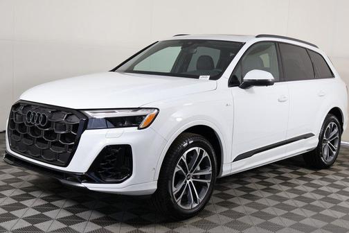 Glacier White Metallic 2026 Audi Q7 55 Premium