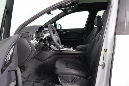 Glacier White Metallic 2026 Audi Q7 55 Premium