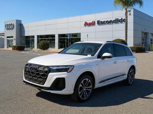 Glacier White Metallic 2026 Audi Q7 55 Premium