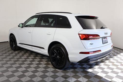2022 Audi Q7 45 Premium
