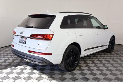 2022 Audi Q7 45 Premium