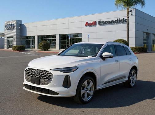 Glacier White Metallic 2026 Audi Q5 Premium Plus TFSI quattro S tronic