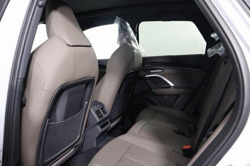 Glacier White Metallic 2026 Audi Q5 Premium Plus TFSI quattro S tronic