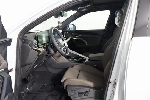 Glacier White Metallic 2026 Audi Q5 Premium Plus TFSI quattro S tronic