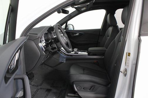Glacier White Metallic 2026 Audi Q7 55 Premium Plus