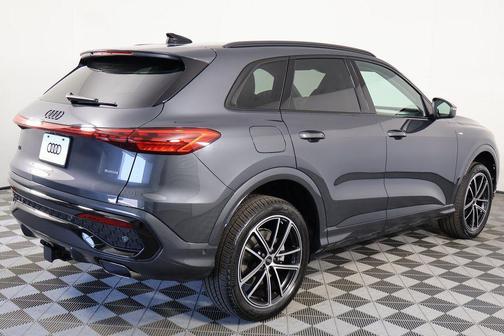 Tambora Gray Metallic 2026 Audi Q5 Premium Plus TFSI quattro S tronic