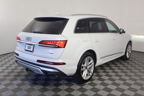 2025 Audi Q7 55 Premium Plus