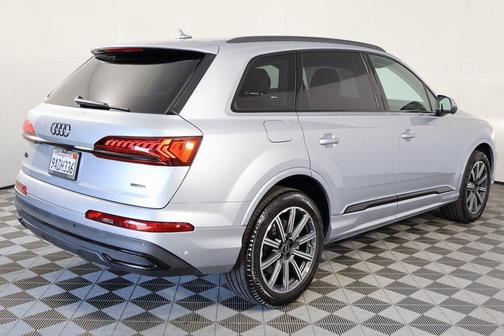 2022 Audi Q7 45 Premium Plus