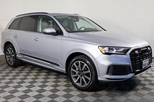 2022 Audi Q7 45 Premium Plus