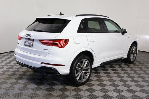 2022 Audi Q3 45 S line Premium