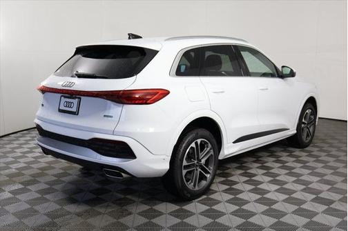 2025 Audi Q5 Premium TFSI quattro S tronic