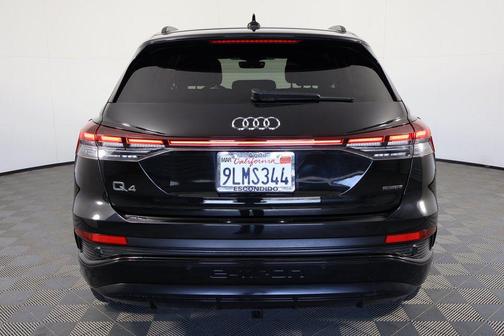 Mythos Black Metallic 2024 Audi Q4 e-tron Prestige 50 quattro