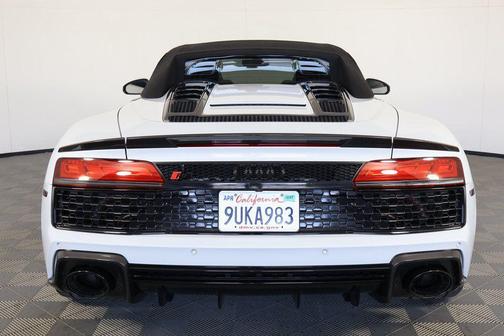 Suzuka Gray Metallic 2020 Audi R8 V10 performance quattro S tronic