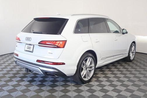 2025 Audi Q7 55 Premium Plus
