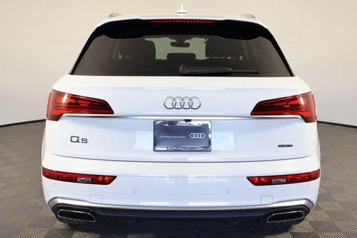 Ibis White 2023 Audi Q5 45 S line Premium