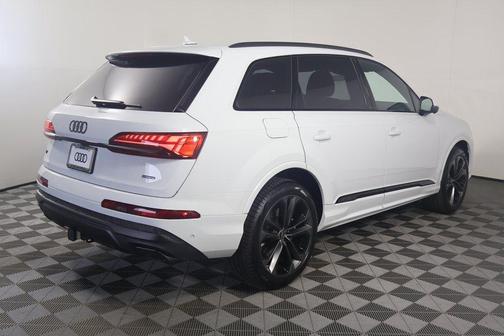 2025 Audi Q7 55 Premium Plus