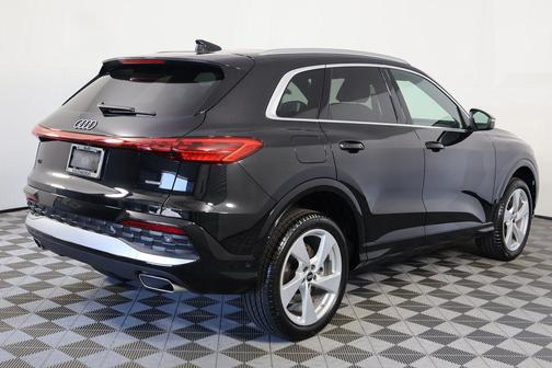 Mythos Black Metallic 2026 Audi Q5 Premium Plus TFSI quattro S tronic
