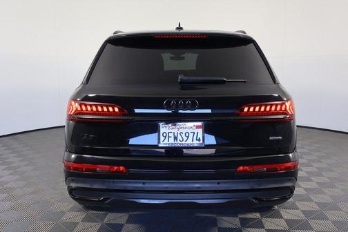 2023 Audi Q7 45 Premium Plus