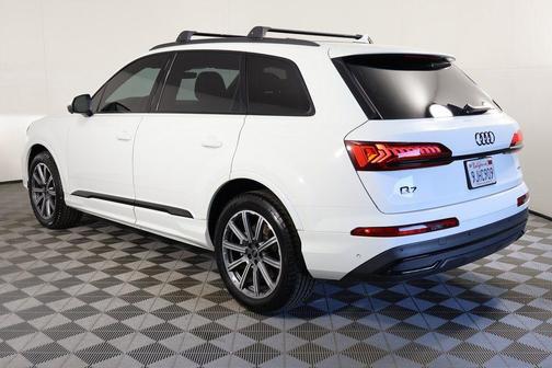 2023 Audi Q7 45 Premium Plus