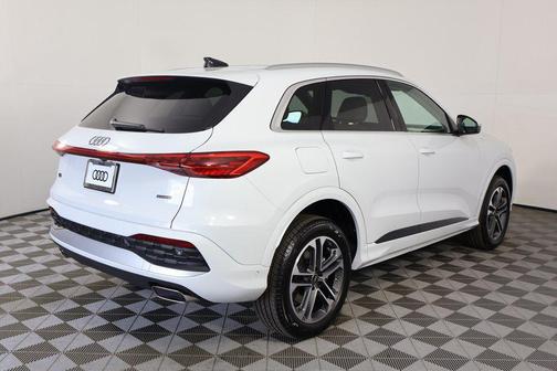 2025 Audi Q5 Premium TFSI quattro S tronic